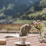 Apart. Mountainlovers *